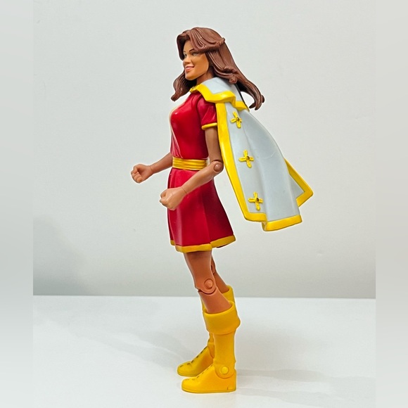 DC Universe Classic Mary Batson Action Figure, Highly Articulated - Picture 2 of 5